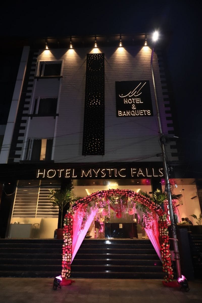 Hotel Mystic Falls